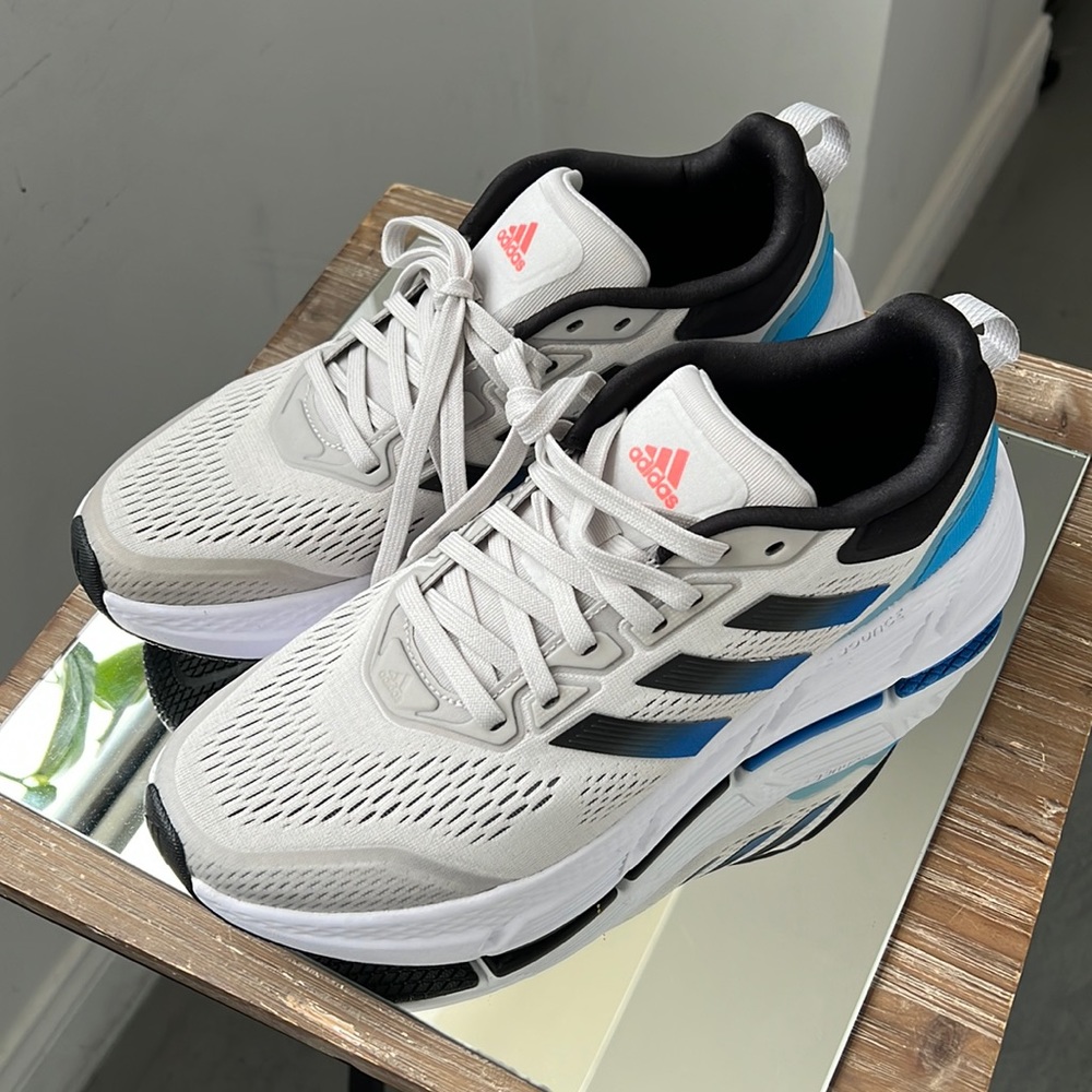 Adidas Bounce. New. Never used. Beautiful shoes ready to help you win at life.